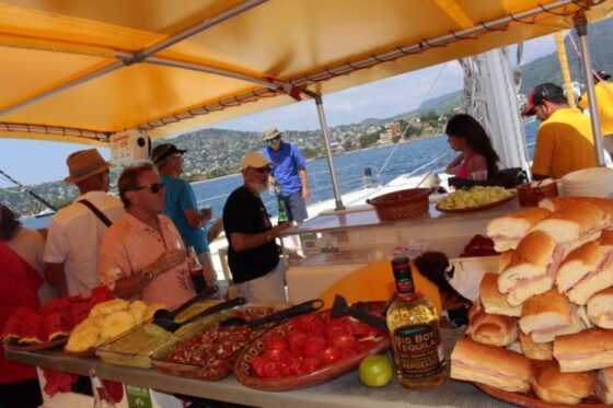 Paseo en Barco en Ixtapa Zihuatanejo. Barco Picante en Ixtapa Zihuatanejo. Picante Catamaran Ixtapa Zihuatanejo. Tour en Barco Picante en Ixtapa Zihuatanejo. Cuánto cuesta Picante Ixtapa Zihuatanejo. Atardecer en Barco en Ixtapa Zihuatanejo. Catamaran Picante Ixtapa Zihuatanejo Precios