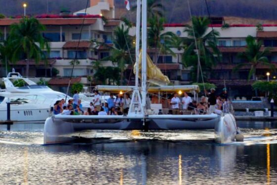 Paseo en Barco en Ixtapa Zihuatanejo. Barco Picante en Ixtapa Zihuatanejo. Picante Catamaran Ixtapa Zihuatanejo. Tour en Barco Picante en Ixtapa Zihuatanejo. Cuánto cuesta Picante Ixtapa Zihuatanejo. Atardecer en Barco en Ixtapa Zihuatanejo. Catamaran Picante Ixtapa Zihuatanejo Precios