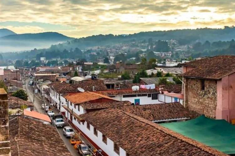 Tour Pueblos de Michoacán. Tour a Santa Clara del Cobre Michoacán. Tour a Tzintzuntzan Michoacán. Tour a Pátzcuaro Michoacán. Tour a Zona Arqueológica de Michoacán. Tour Plaza Vasco de Quiroga Pátzcuaro Michoacán. Tour a Casa de los Once Patios Pátzcuaro Michoacán. Tour La Compañía Pátzcuaro Michoacán. Tour Ex Colegio de San Nicolás Pátzcuaro Michoacán. Tour Basílica Pátzcuaro Michoacán. Tour Real Aduana Pátzcuaro Michoacán