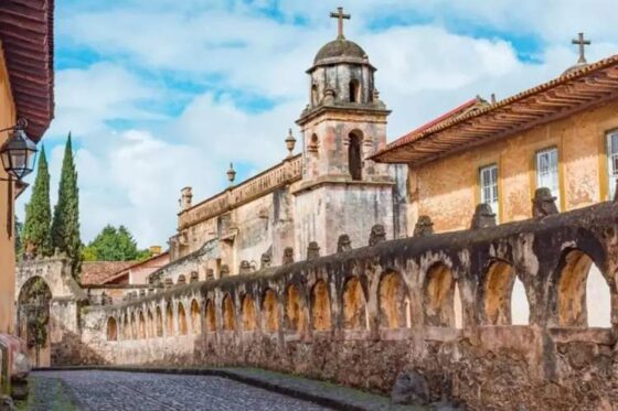 Tour Pueblos de Michoacán. Tour a Santa Clara del Cobre Michoacán. Tour a Tzintzuntzan Michoacán. Tour a Pátzcuaro Michoacán. Tour a Zona Arqueológica de Michoacán. Tour Plaza Vasco de Quiroga Pátzcuaro Michoacán. Tour a Casa de los Once Patios Pátzcuaro Michoacán. Tour La Compañía Pátzcuaro Michoacán. Tour Ex Colegio de San Nicolás Pátzcuaro Michoacán. Tour Basílica Pátzcuaro Michoacán. Tour Real Aduana Pátzcuaro Michoacán