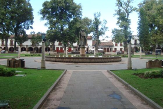 Tour Pueblos de Michoacán. Tour a Santa Clara del Cobre Michoacán. Tour a Tzintzuntzan Michoacán. Tour a Pátzcuaro Michoacán. Tour a Zona Arqueológica de Michoacán. Tour Plaza Vasco de Quiroga Pátzcuaro Michoacán. Tour a Casa de los Once Patios Pátzcuaro Michoacán. Tour La Compañía Pátzcuaro Michoacán. Tour Ex Colegio de San Nicolás Pátzcuaro Michoacán. Tour Basílica Pátzcuaro Michoacán. Tour Real Aduana Pátzcuaro Michoacán